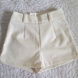 H&M CREAM SHORT